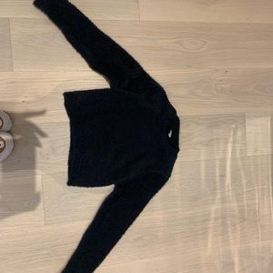 Black fuzzy cropped sweather